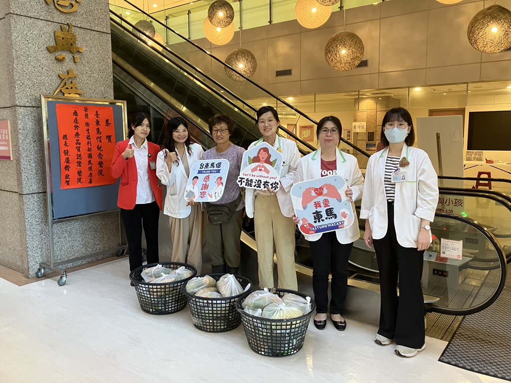 旅北從事食品業的台東人，共捐了58袋、200斤的木瓜給台東馬偕義賣，義賣所得共5800元，捐作精神科患者復健基金